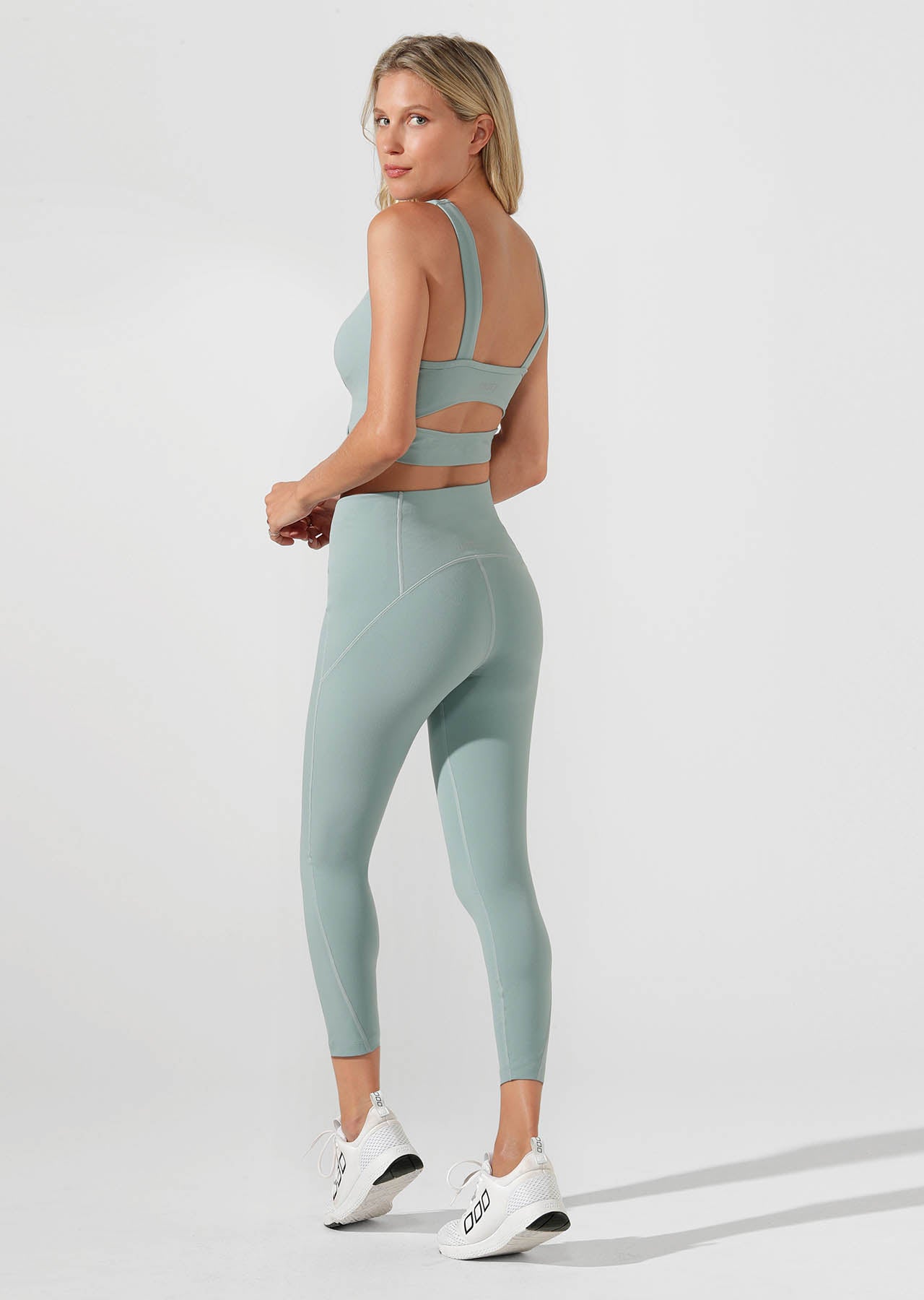 Lorna Jane Infinite Long Line Bra - Succulent