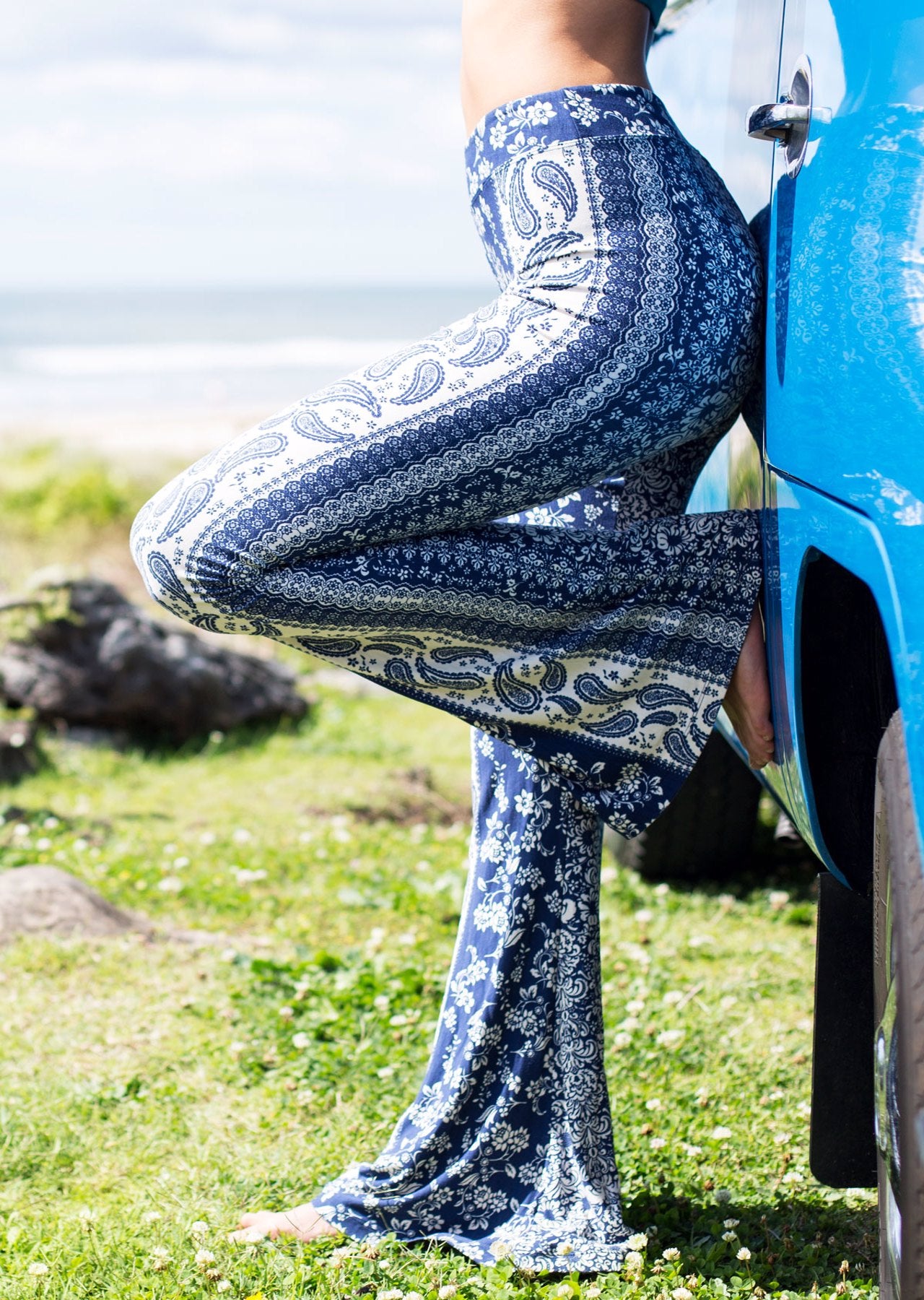 Lorna Jane Karma Flared Pants - Ink/Nude