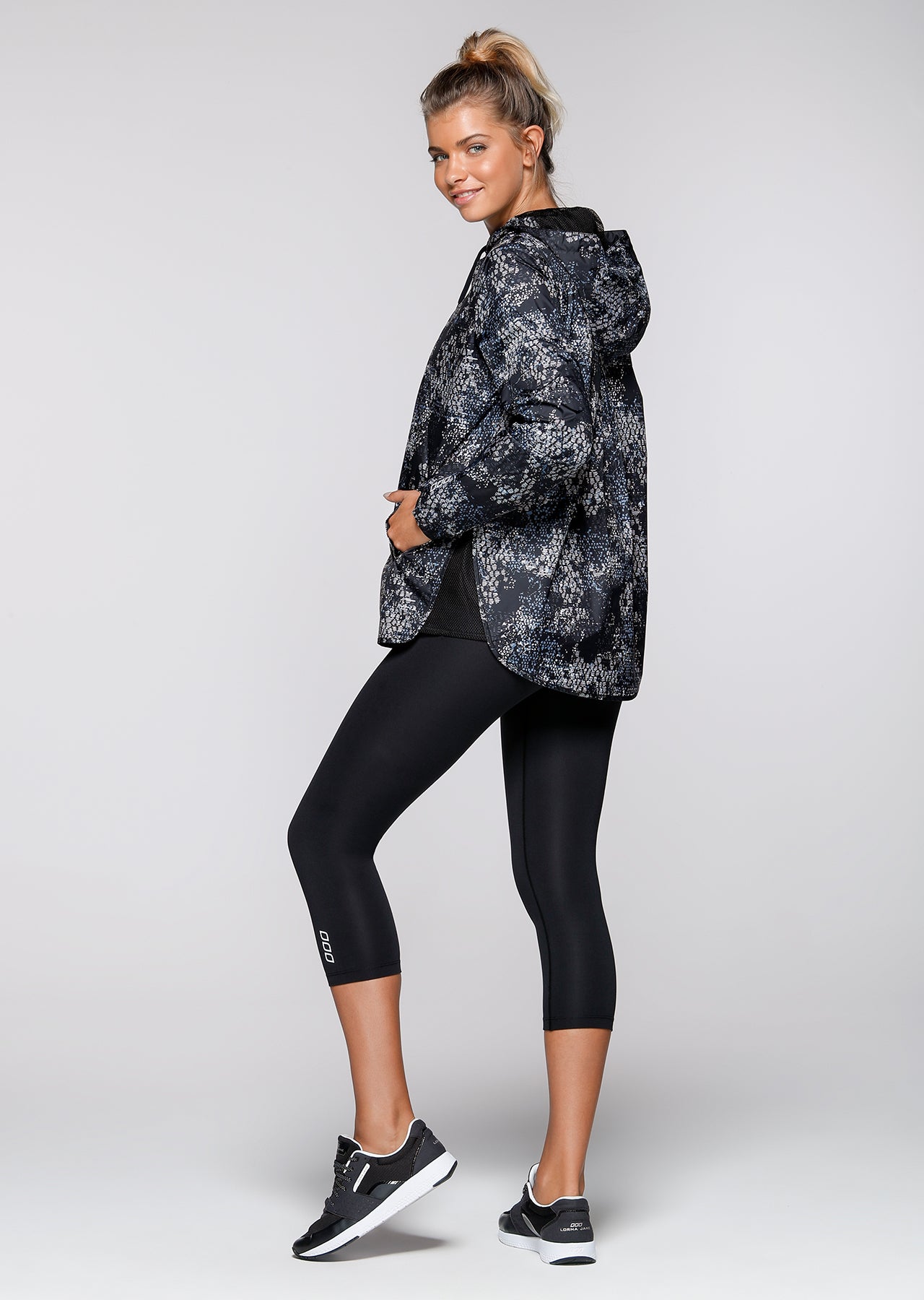Lorna Jane No Distractions Jacket - Black/White