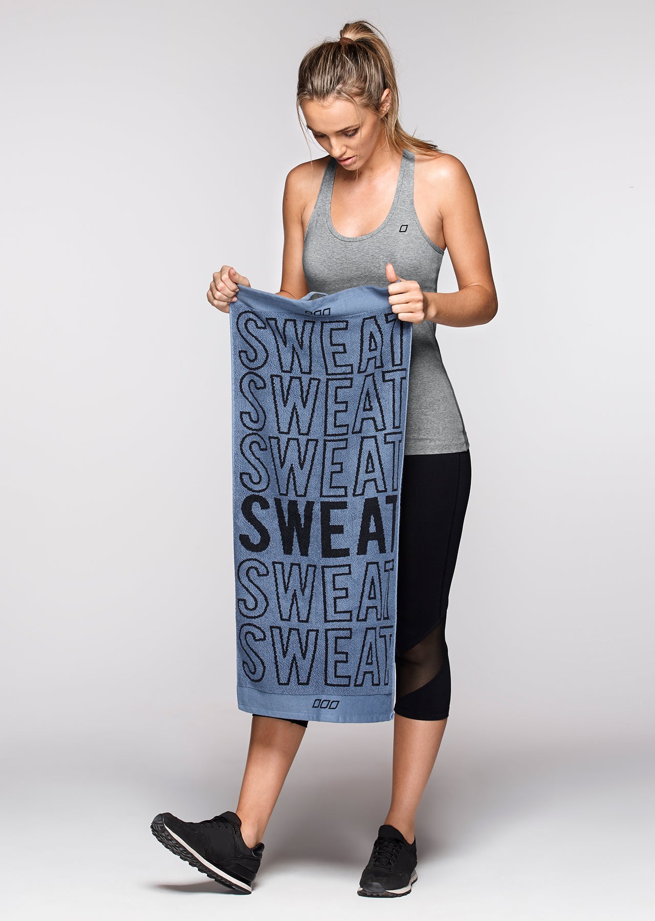 Lorna Jane Smash It Sweat Towel - Powder Grey/Black
