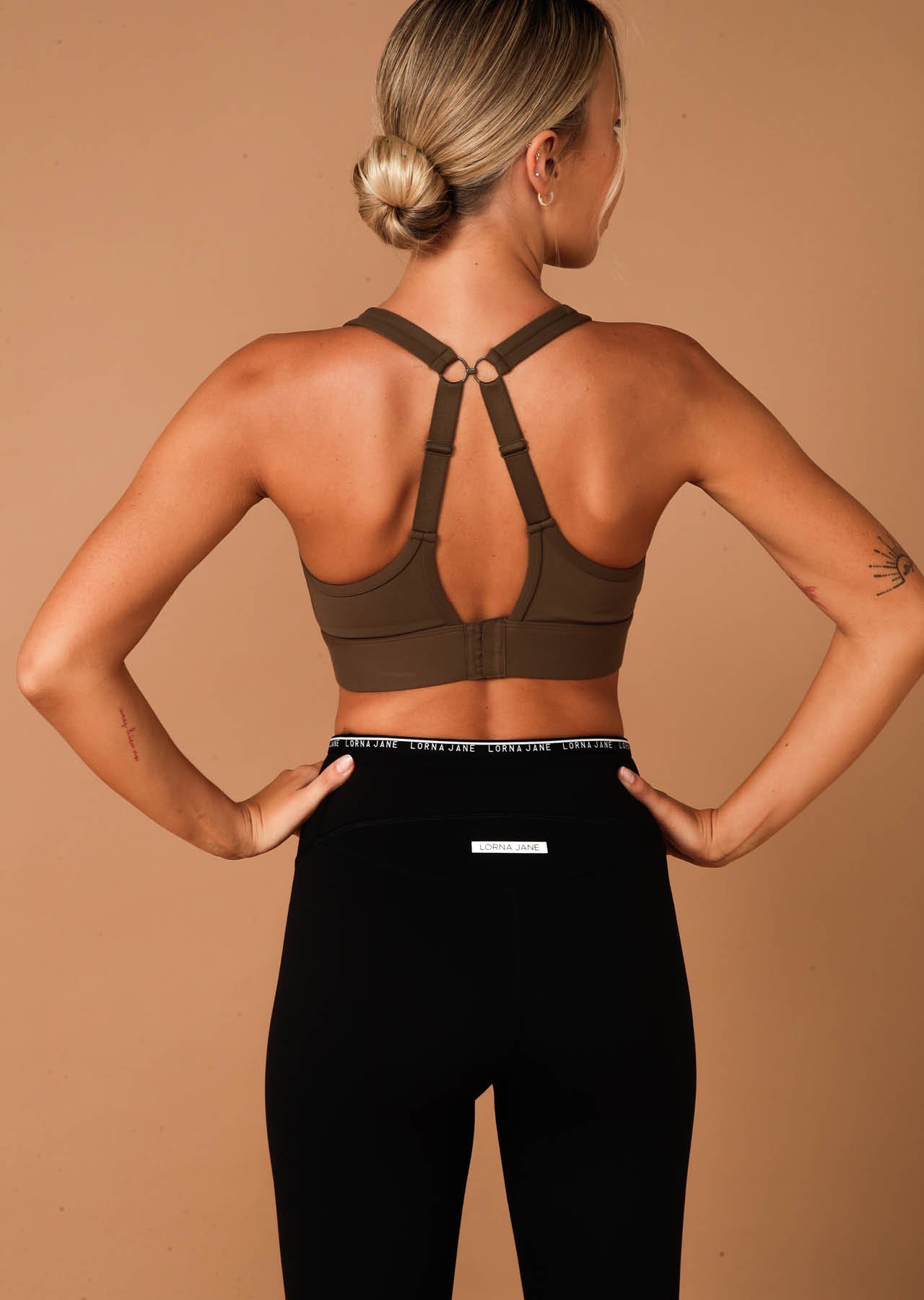 Lorna Jane Scrunch Front Compress Sports Bra - Dark Khaki