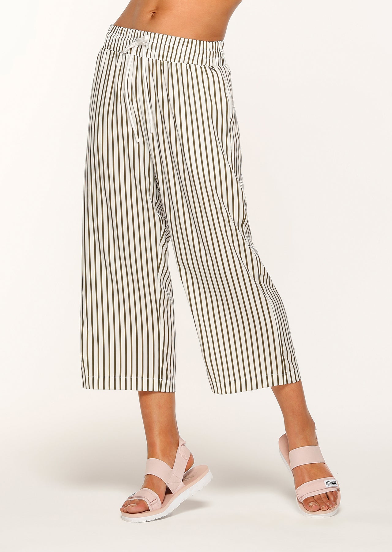 Lorna Jane Down Time Cropped Pants - White/Luxury Green