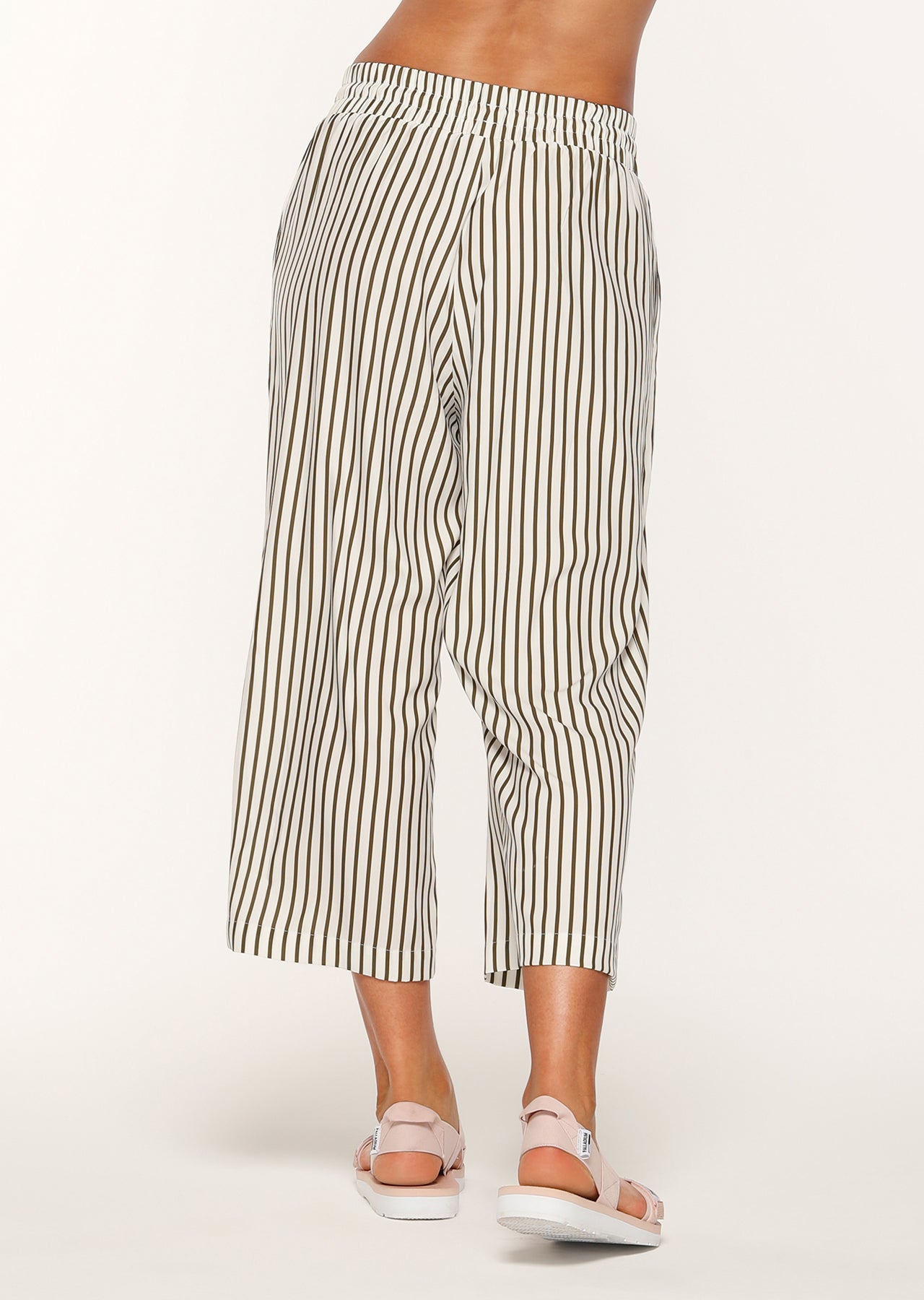 Lorna Jane Down Time Cropped Pants - White/Luxury Green