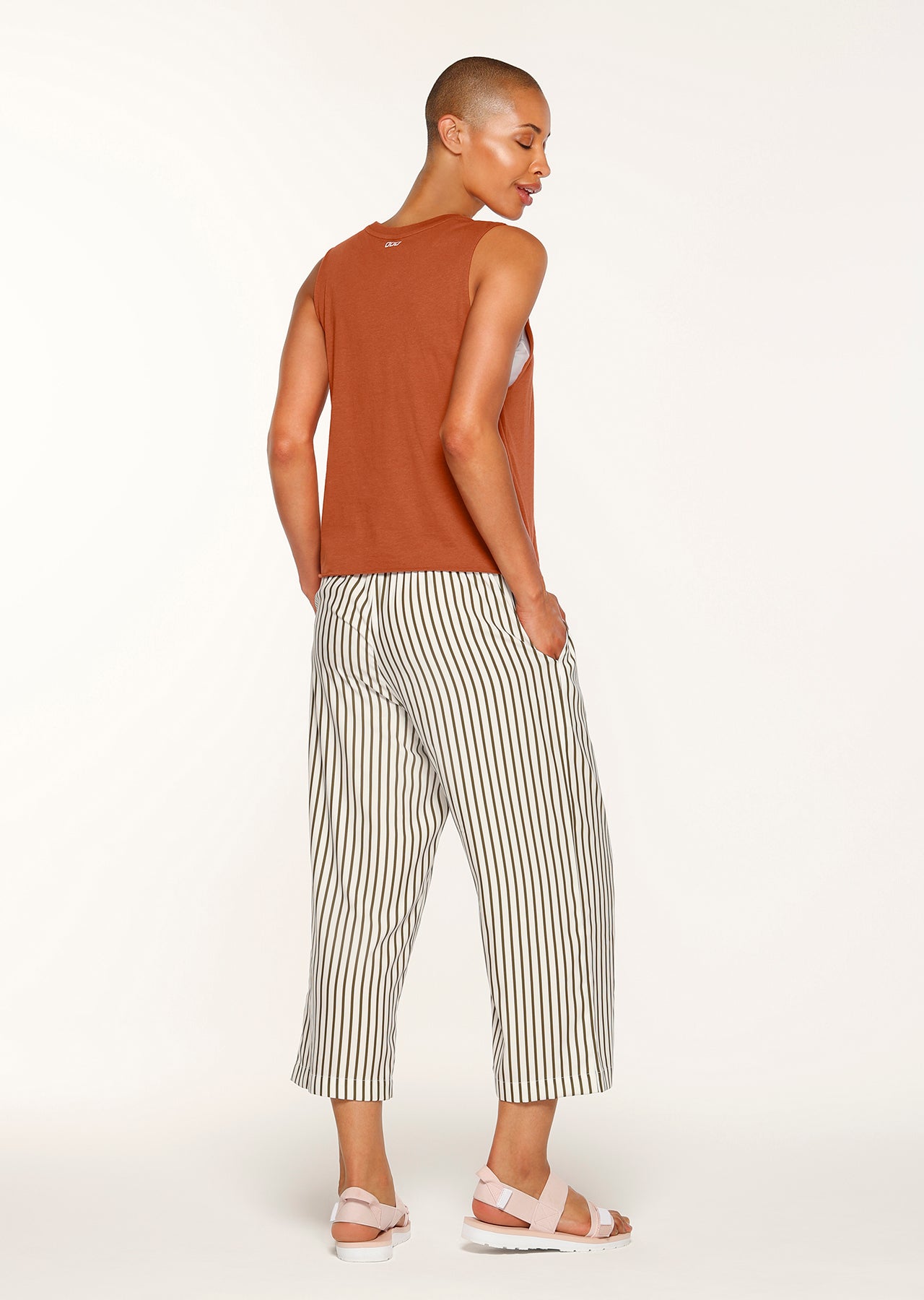 Lorna Jane Down Time Cropped Pants - White/Luxury Green