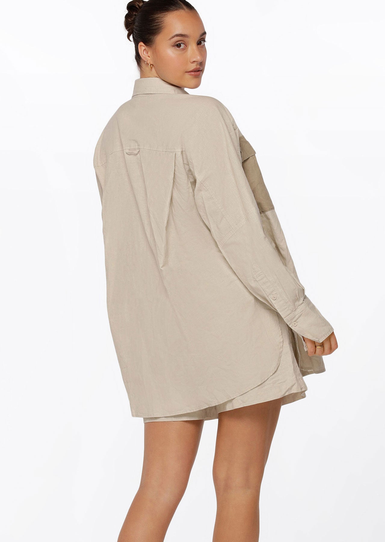 Lorna Jane Leisure In Linen Colourblock Shirt - Oyster