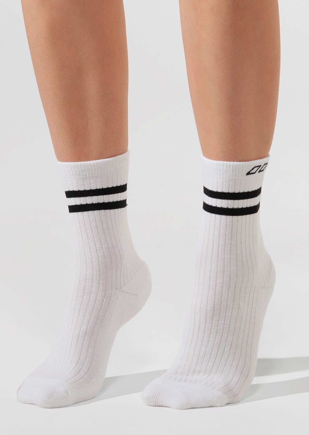 Lorna Jane LJ Retro Crew Socks - White/Black