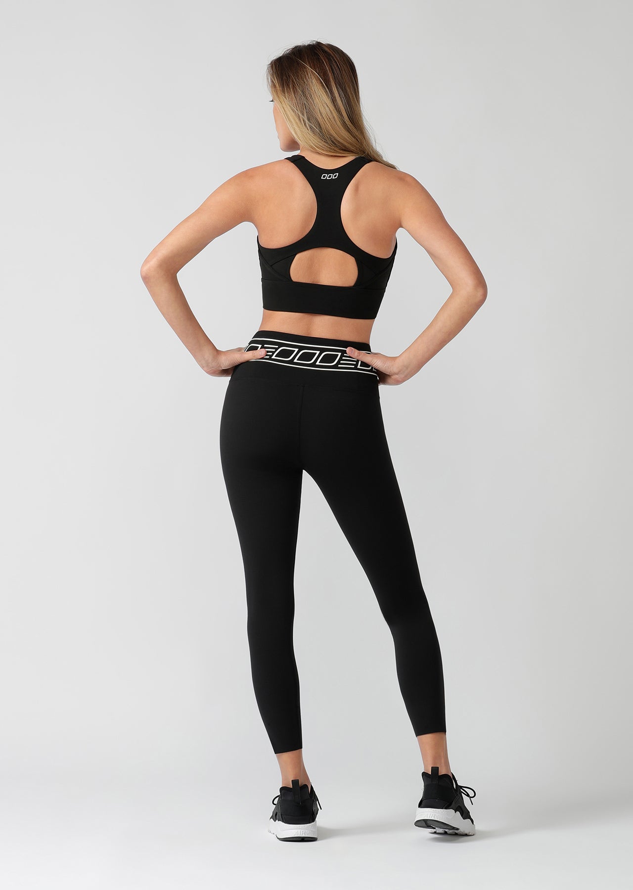 Lorna Jane Byron Zip Front Sports Bra - Black