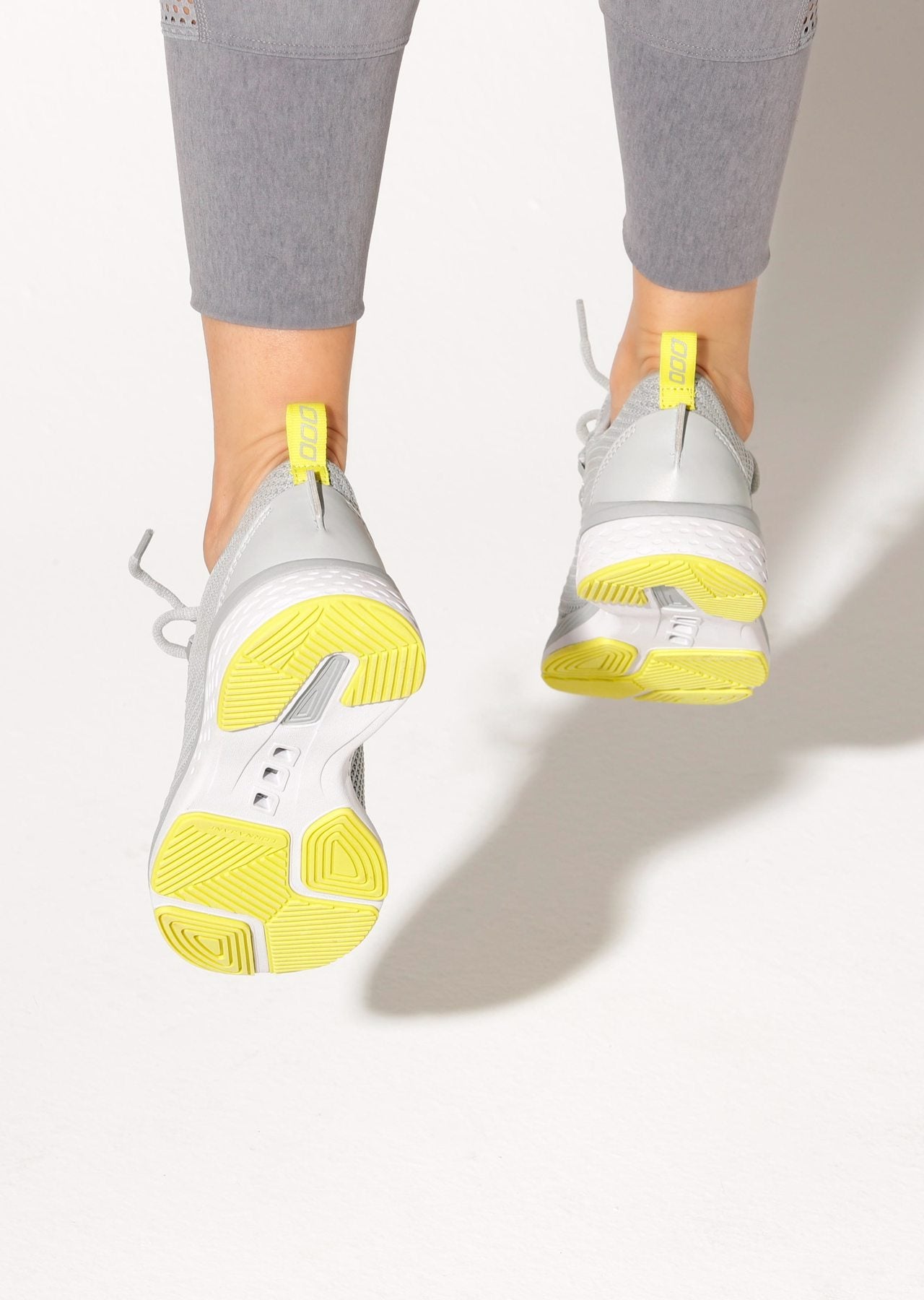 Lorna Jane Perform Run Shoe - Light Grey / Citrus Pop