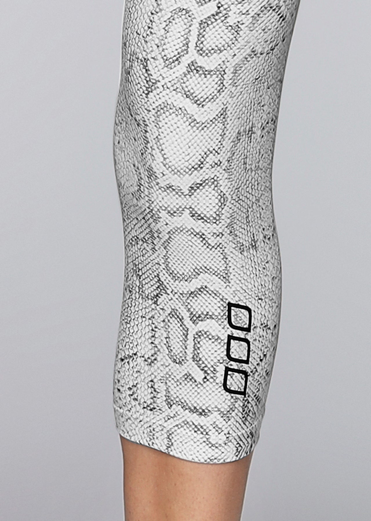 Lorna Jane Primitive Core 7/8 Tight - Snake Print