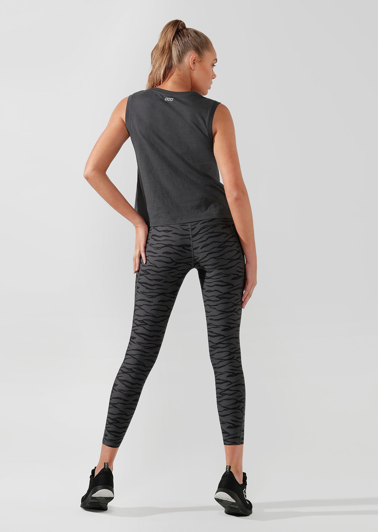 Lorna Jane Speedster Cropped Tank - Titanium